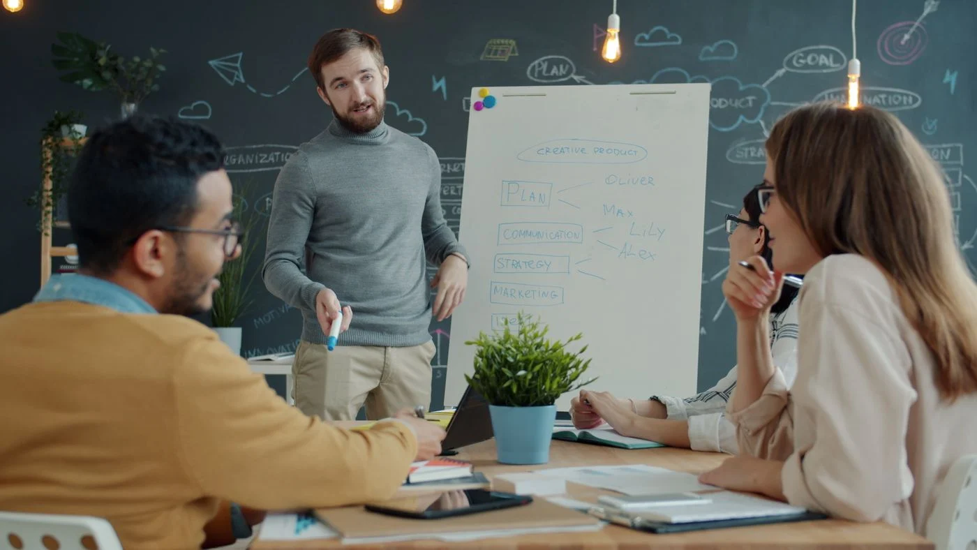 Digital marketing agency in Bodakdev: team planning a campaign strategy